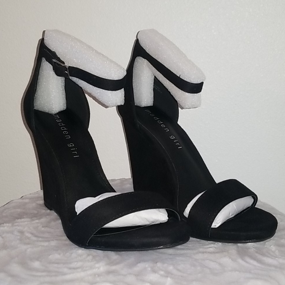 Madden Girl Willoow Wedge